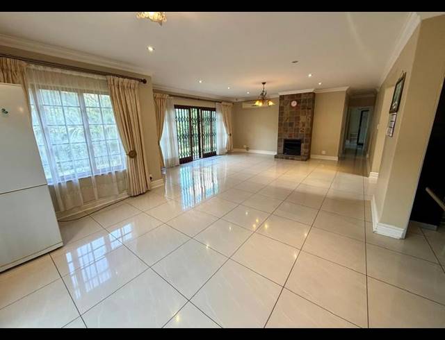 3 BEDROOM TOWNHOUSE FOR SALE IN FERNCLIFFE